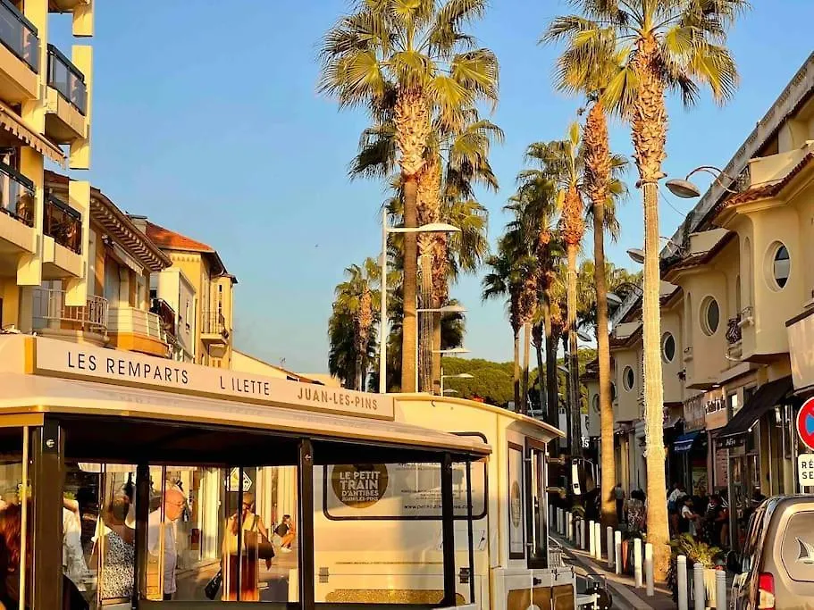 100M Plage Stella Antibes Apartment